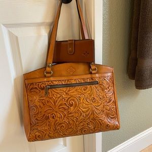 Patricia Nash tote & wallet set in BEAUTIFUL condition!